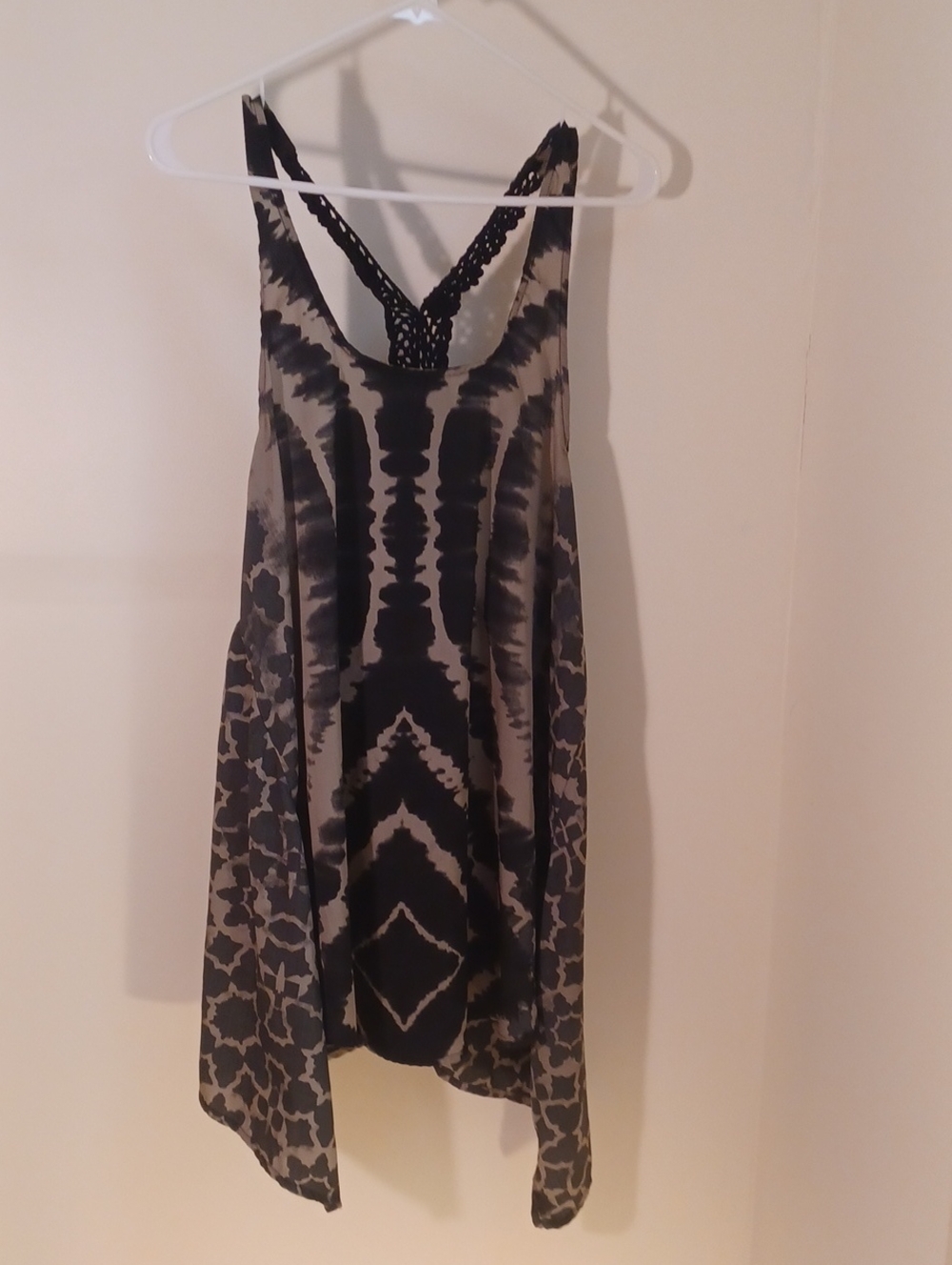Women's Black and Gray Sleeveless Printed Dress